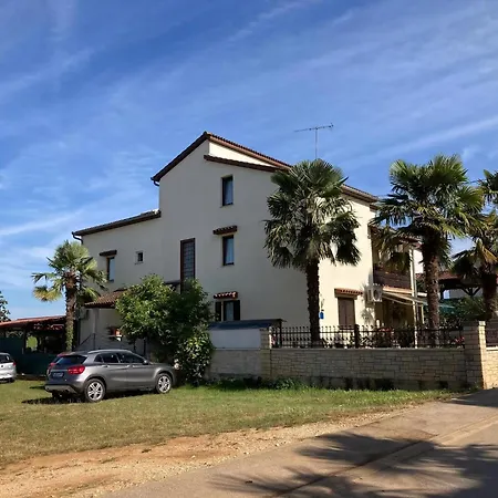 Apartment Ap 2, Nur 500 Meter Zum Zentrum Funtana